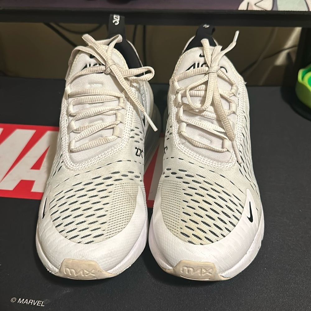 White Airmax 270